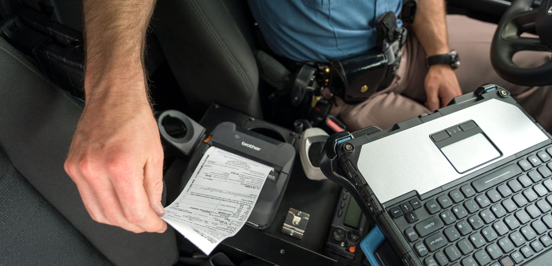 Invoice being printed wirelessly by an officier from the PocketJet printer